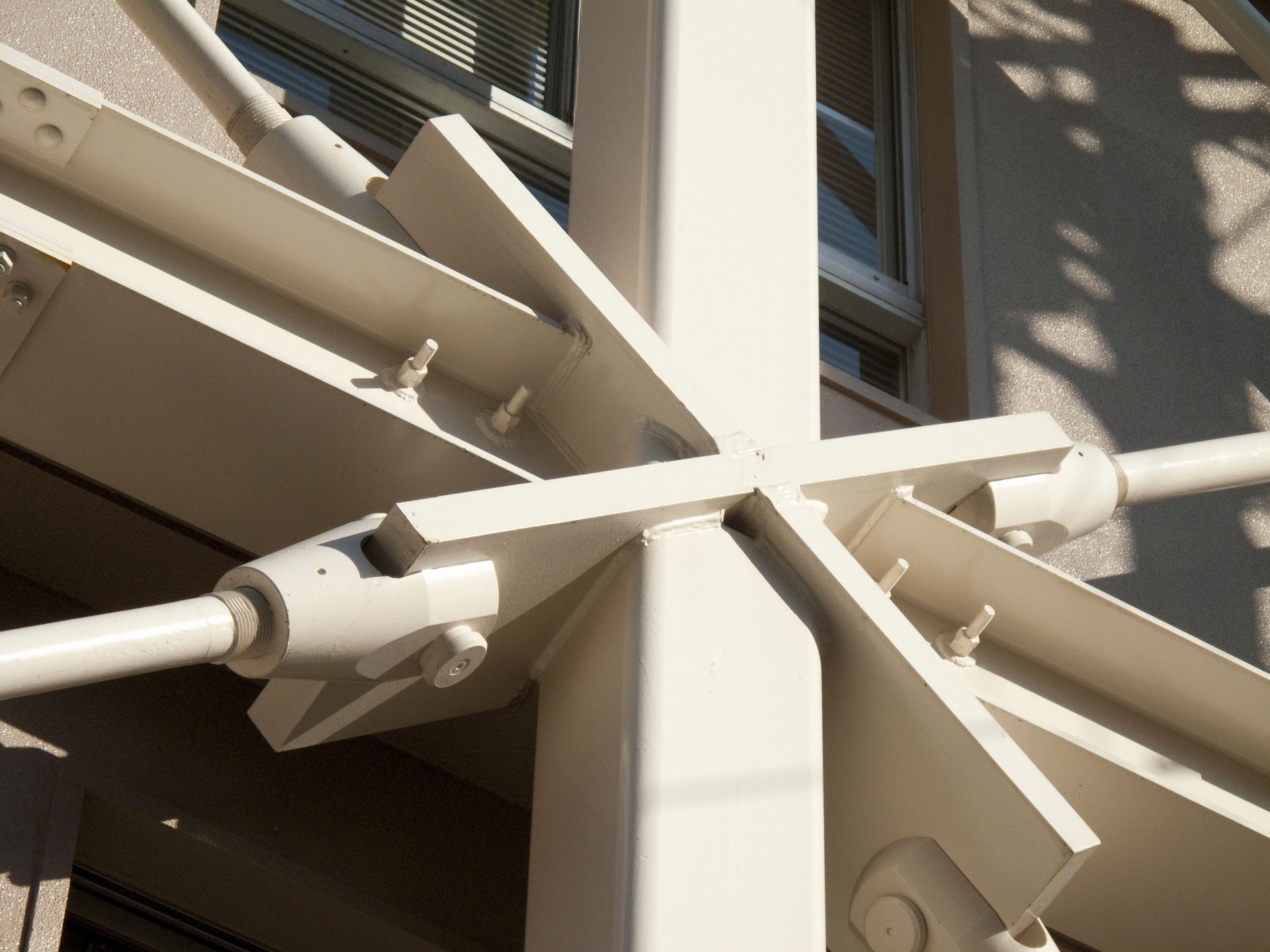 Seismic retrofitting of buildings